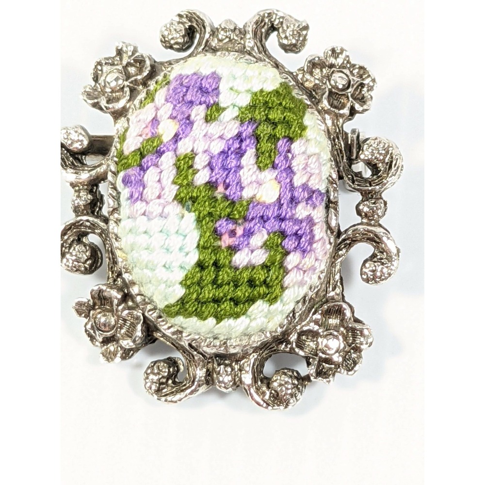 Needlepoint Flower Brooch‎ Purple Cross Stitch Oval Silver Tone Pin